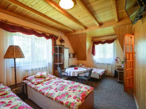 Ένα ή περισσότερα κρεβάτια σε δωμάτιο στο Pokoje u Eli