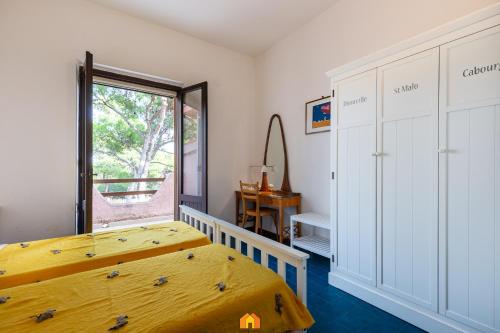 Кровать или кровати в номере Villa Le Sirene on the beach
