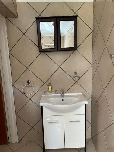 Ένα μπάνιο στο 9 wena Ave Guesthouse