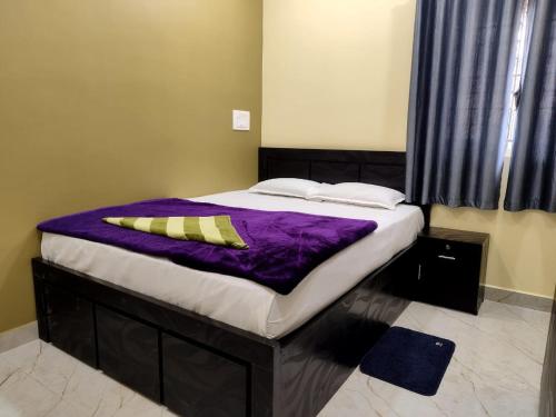 Postel nebo postele na pokoji v ubytování Hotel Aditi Comforts