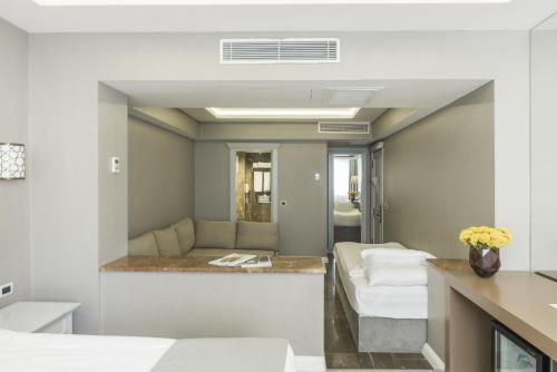 Postel nebo postele na pokoji v ubytování Semsan Hotel