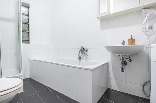 A bathroom at Near Danube & Millenium Tower - Massive Shared 4BR Apt