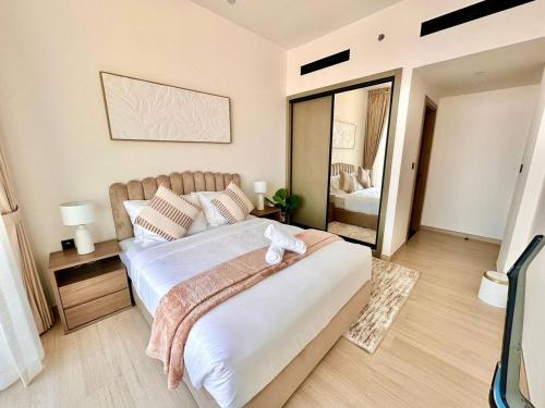 Modern 1br In Jvc Pool, Balcony & Free Parking