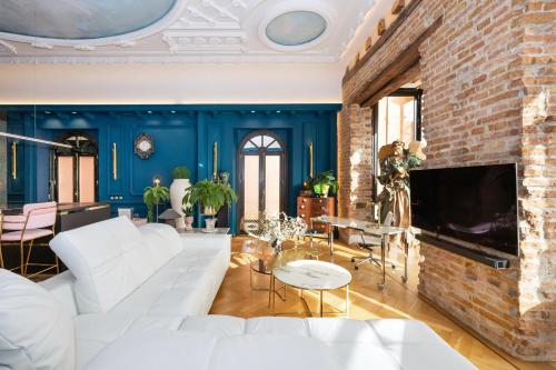 ChezmoiHomes Granada Gallery Loft