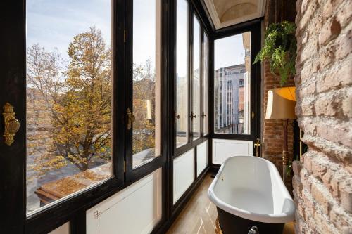 ChezmoiHomes Granada Gallery Loft