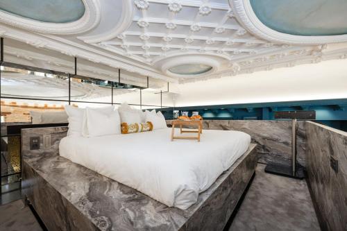 ChezmoiHomes Granada Gallery Loft