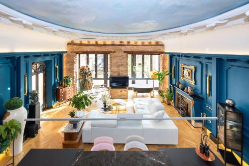 ChezmoiHomes Granada Gallery Loft