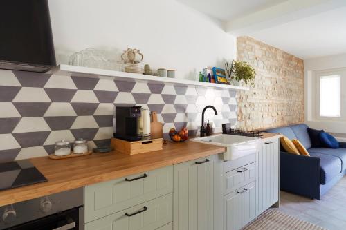 Η κουζίνα ή μικρή κουζίνα στο Gelsomina nel Borgo Rimini