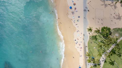 an overhead view of a beach with people and the ocean at Luana Waikiki Hotel & Suites in Honolulu