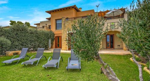 Beautiful Junior Villa GZ01, next to Communal Pool, Aphrodite Hills