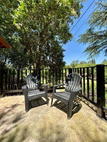 two chairs sitting on a patio next to a fence at Atrapa Sueños I in Embalse