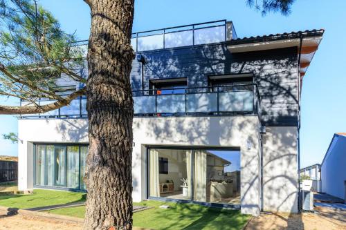 Το κτήριο όπου στεγάζεται  η παραθεριστική κατοικία