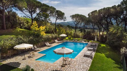 an image of a swimming pool with umbrellas at Tenuta Il Cicalino in Massa Marittima