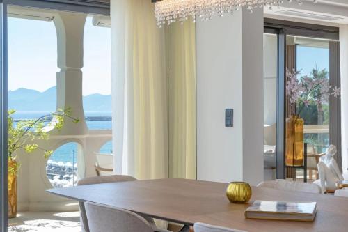1973 - Luxurious waterfront apartment Croisette