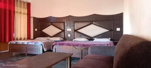 Ένα ή περισσότερα κρεβάτια σε δωμάτιο στο Lord Krishna Guest House