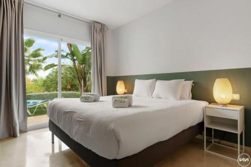 ViVi Homes - Casa Sereno - lagoon - pool - garden - view