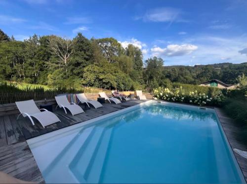 Bazén v ubytování Le Clos du Cerf - Le Sous-bois nebo v jeho okolí