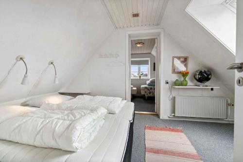 Katil atau katil-katil dalam bilik di Modern House With Space For Relaxation