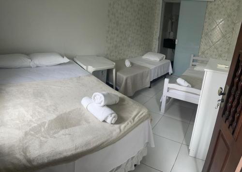 a room with two beds with towels on them at Hotel Shalom in Juazeiro do Norte