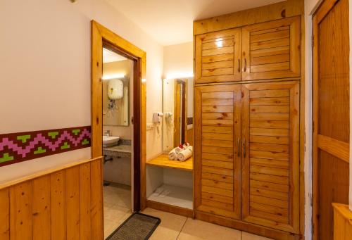 Galeriebild der Unterkunft The 14 Gables, A Boutique Stay - Pet Friendly Hotel - Mountain View in Manali