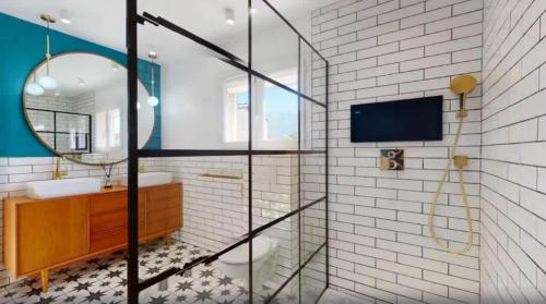 Ένα μπάνιο στο Casamea - Villa familiale, Piscine, Clim