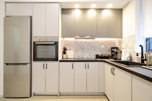 Modern Corner Apartment in Central Athens, Pagrati