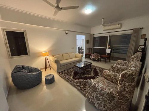 Χώρος καθιστικού στο Grand Ganga Room 1 near Sangam