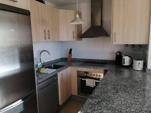 Η κουζίνα ή μικρή κουζίνα στο Numptys Villa, Condado De Alhama