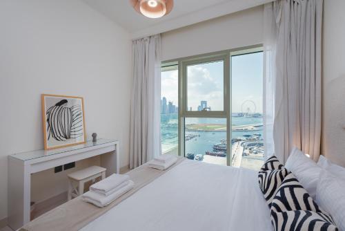 a bedroom with a large bed and a window at Sunrise Bay, Emaar Beachfront Dubai Harbour - Mint Stay in Dubai