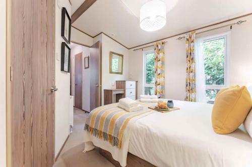 En eller flere senge i et værelse på Chestnuts - Norfolk Cottage Agency