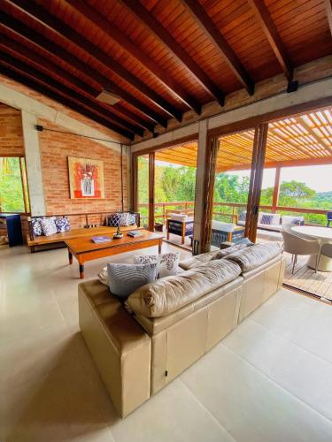 a large living room with couches and a table at Paraíso em Juquehy in Bertioga