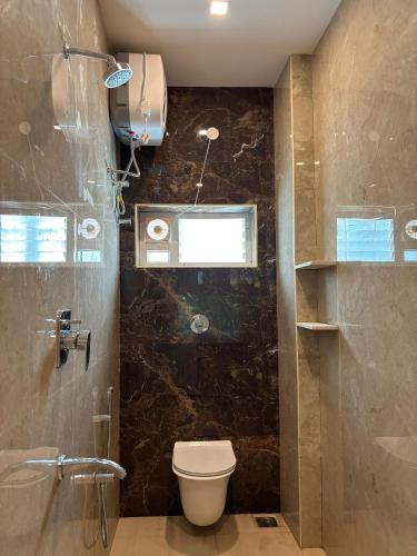 Ένα μπάνιο στο Srirangam Nandavanam service Apartments