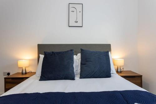 En eller flere senge i et værelse på Media City Salford Quays Flat by City SuperHost