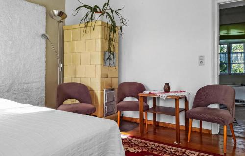 a bedroom with three chairs and a table and a bed at Ferienwohnung Klocksin in Blücherhof