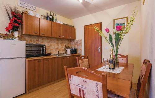 Cozy Apartment In Rovinj With Wifi