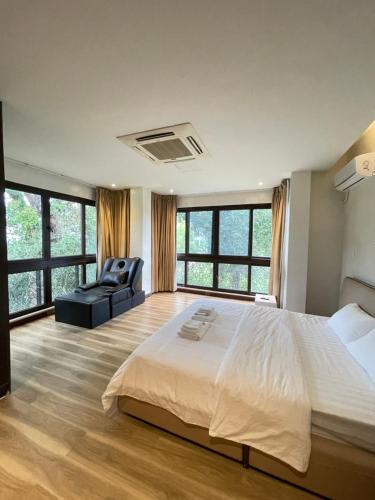 Postel nebo postele na pokoji v ubytování Oasis garden villa Luxury 5-Bedroom , 3200 sqm