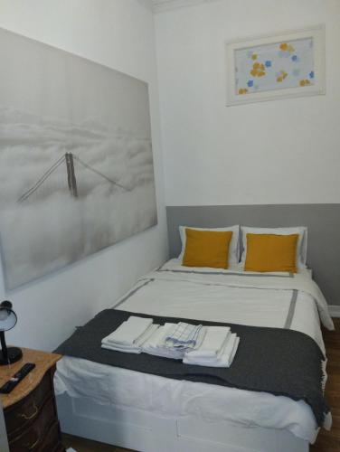 a bedroom with a bed with towels on it at Quarto C in Lisbon