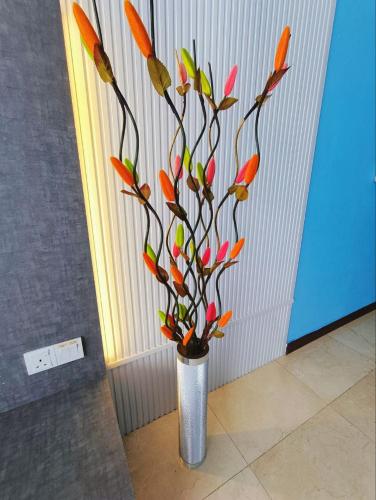 a vase with a flower arrangement in a room at Bella Vista Silverscape Seaview Homestay in Melaka