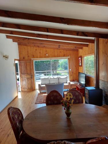 a dining room with a table and chairs at Casa cerro Tacna Maitencillo in Maitencillo