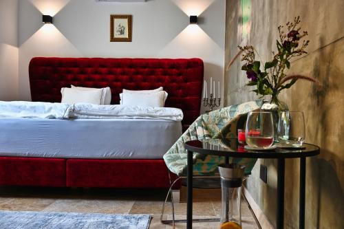 a bedroom with a red bed and a table at Citadella X Casa Jorge in Victoria