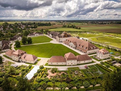 an aerial view of a mansion with a large yard at Le gîte du Verger - Appartement à Arc et Senans in Arc-et-Senans