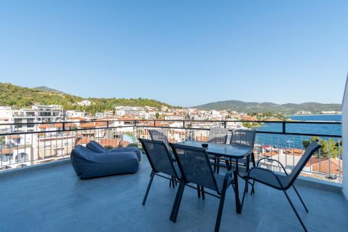 Mikelanna Aegean Skyline