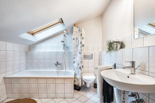 Vannituba majutusasutuses Denkmal an Urlaub