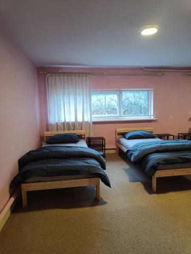 Una cama o camas en una habitación de Azimut