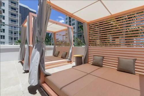 Charming 2 BR Downtown Miami 2106 Free Parking photo 32
