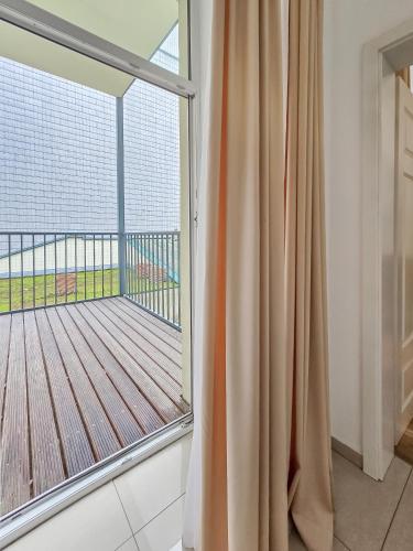 Spacious 3-Bedroom Retreat with Balcony for 8 Near Millennium Tower