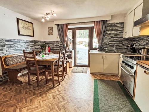 Dapur atau dapur kecil di Holiday Home Willi by Interhome