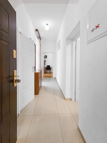 Spacious 3-Bedroom Retreat with Balcony for 8 Near Millennium Tower