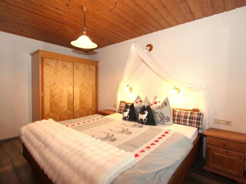 Postel nebo postele na pokoji v ubytování Apartment Anita-3 by Interhome
