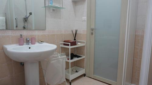 a bathroom with a sink and a shower at L'Aurora B&B in Salerno